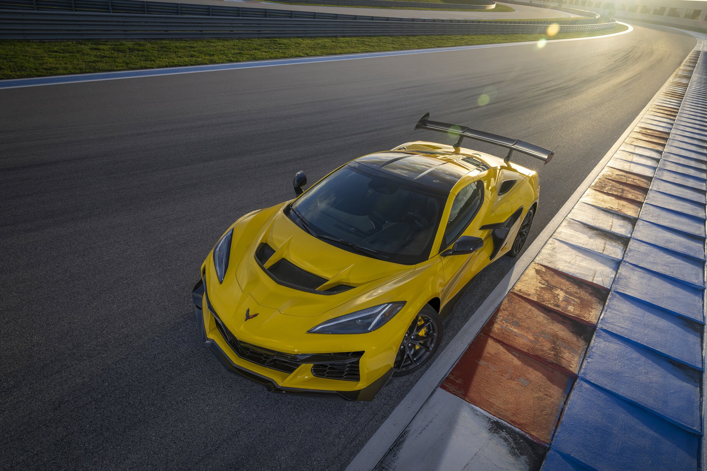 Chevrolet Corvette C8 ZR1 i Accelerate Yellow